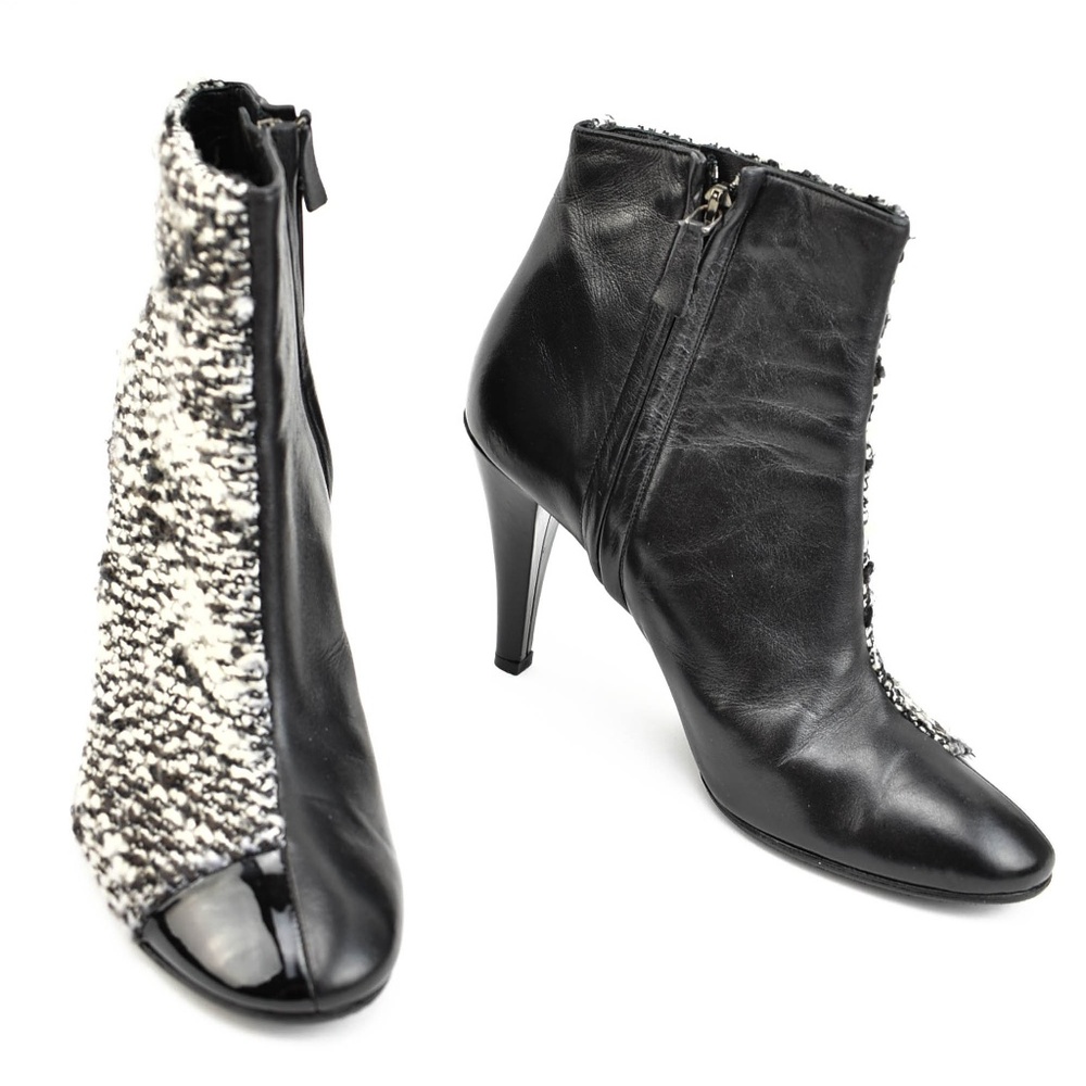 CHANEL "Runway" - Black Leather & CC Logo Boots - Picture 1 of 8